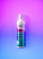 CurlyGirlMovement - Curl Defining Gel med farvet baggrund