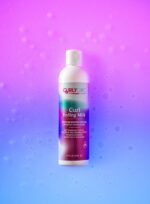 CurlyGirlMovement - Curl Styling Milk farvet baggrund