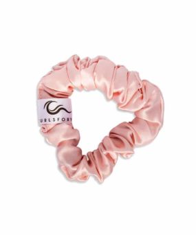 Silke Scrunchies i Medium størrelse fra vores eget CurlsForYou mærke i farven Pink